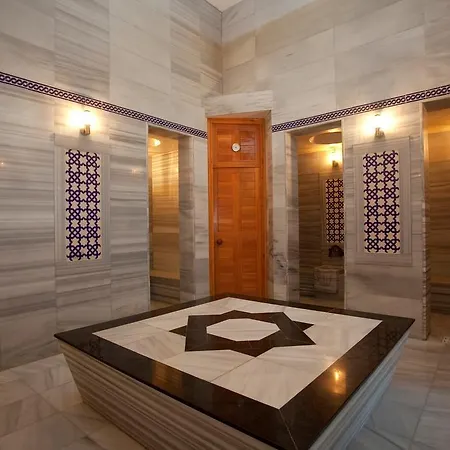 Limak Lara Deluxe & אנטליה
