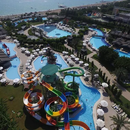 Rezort Limak Lara Deluxe & 5*