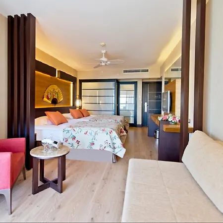Rezort Limak Lara Deluxe & 5*